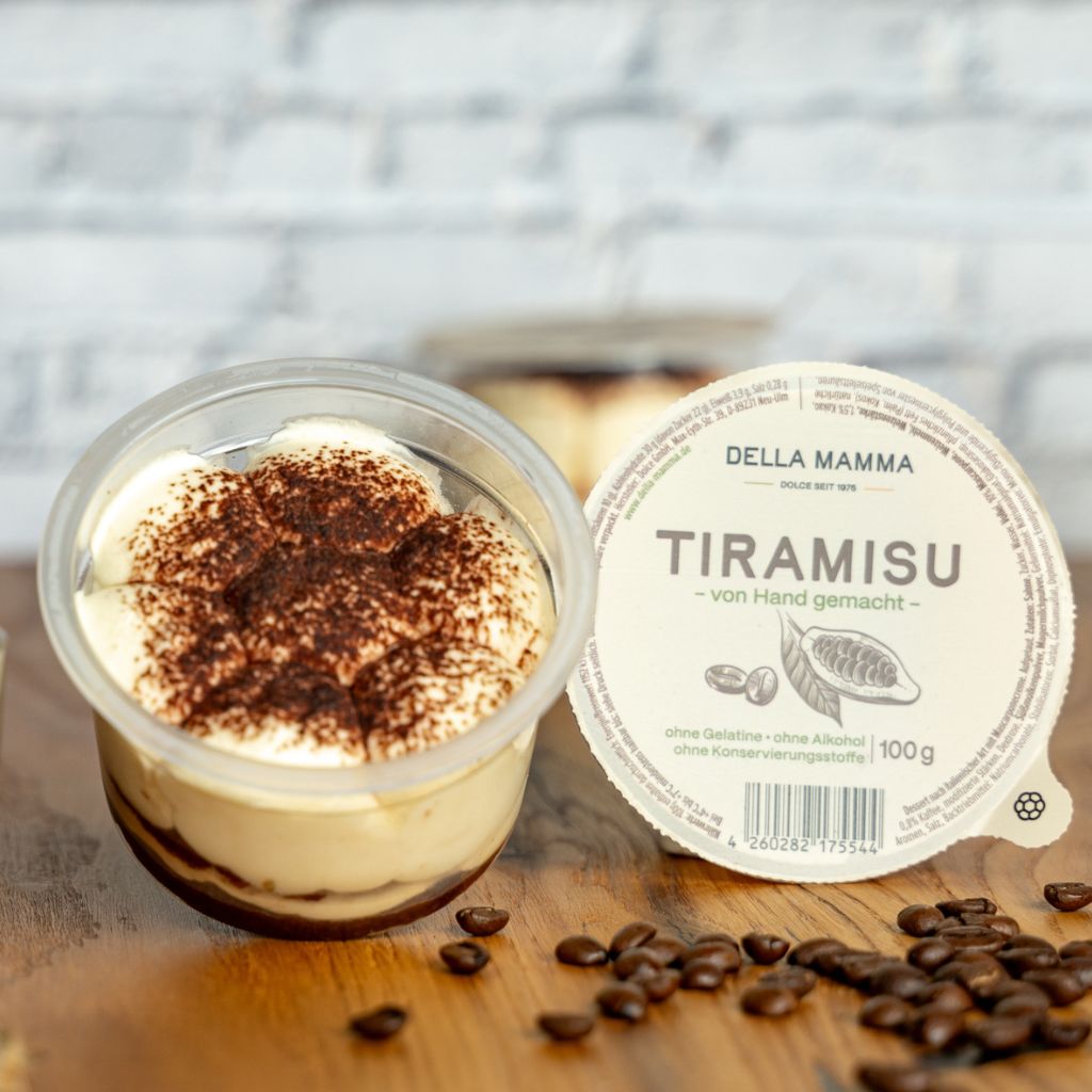 Das Tiramisu mit weichem Biskuit, leckerem Espresso und einer cremigen Mascarponecreme, bestreut mit Kakao
