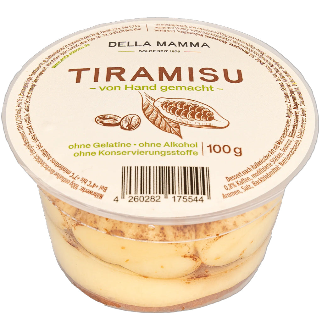 Tiramisu im Becher freigestellt