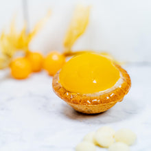 Lade das Bild in den Galerie-Viewer, Aprikosen Tartelette aus Mürbteig, Creme und mit Aprikose belegt
