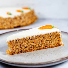 Lade das Bild in den Galerie-Viewer, Ein Stück Karottenkuchen
